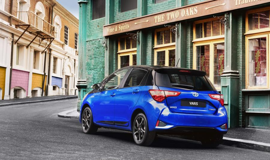  Toyota Yaris Hybrid Bi-Tone 2017 года  (фото 15 из 42)